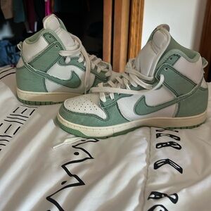 Worn once Nike hi top sneakers